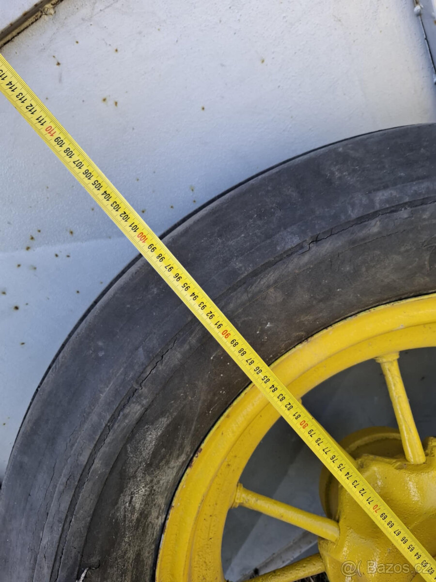 Staré kolo např. pro reklamu pneuservisu apod. - 6