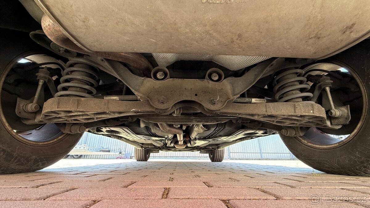 Volvo XC60 //2.4 D4//120kW//AWD//107TKM//SERVIS//1.MAJ// - 6