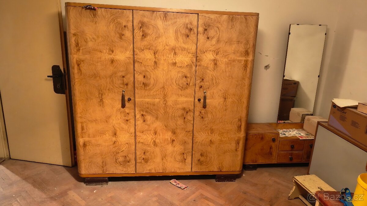 Skříň, postel, komody - 6