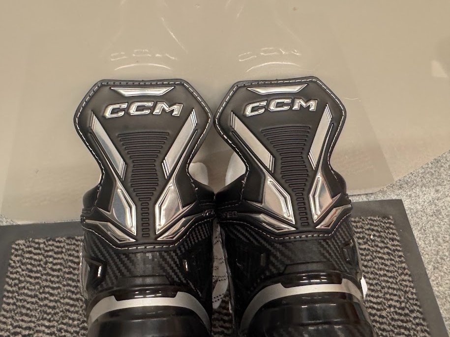 BRUSLE CCM XF60, vel 38,5/5 R - 6