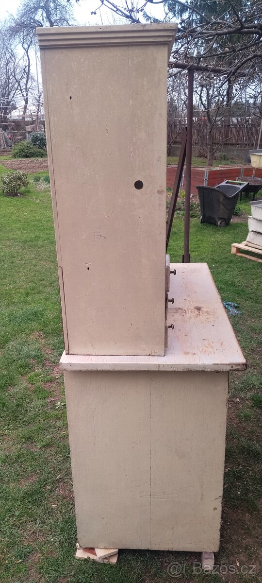 Starý kredenc, starožitný - 6