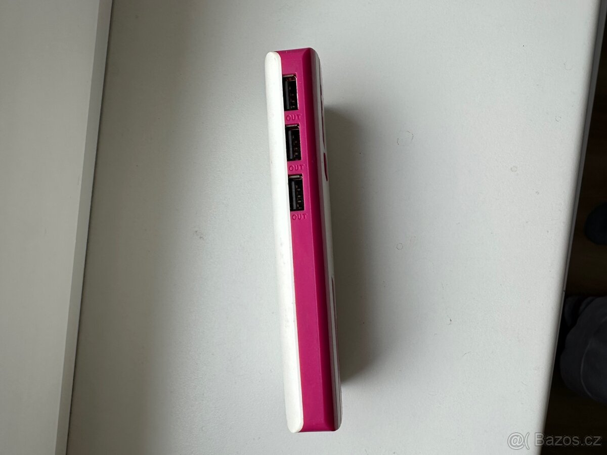 Powerbanka 3× USB + LED svítilna - 6
