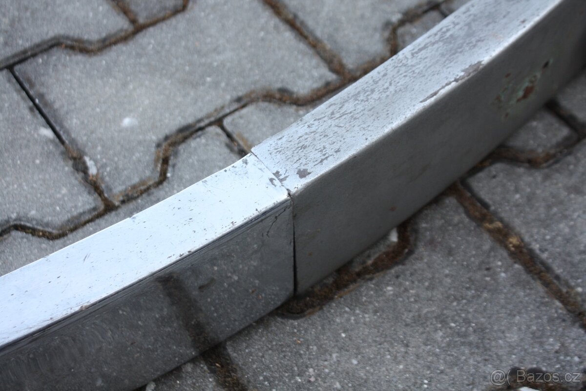 Tatra 603-1 nebo Šilhavka - přední nárazník bez členů - 6