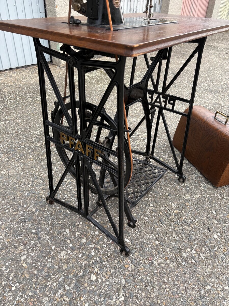 Starý šicí stroj Pfaff - 6