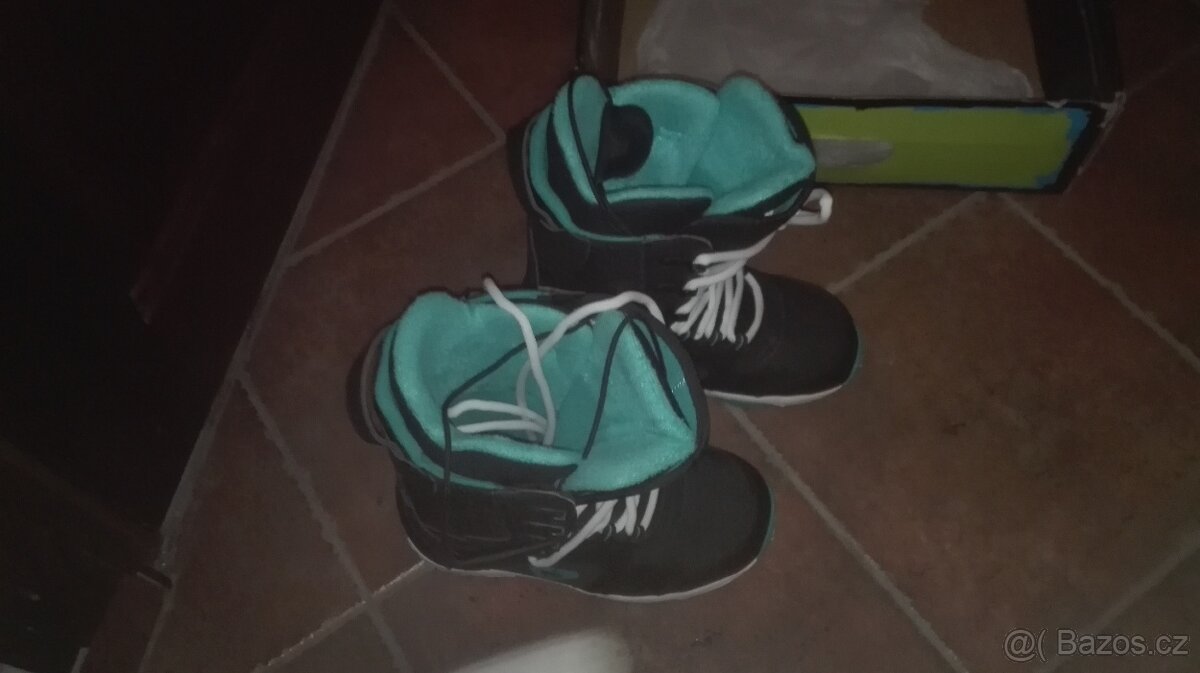 prodám snowboard s vázáním , možno i s botami mám 3ks levně - 6