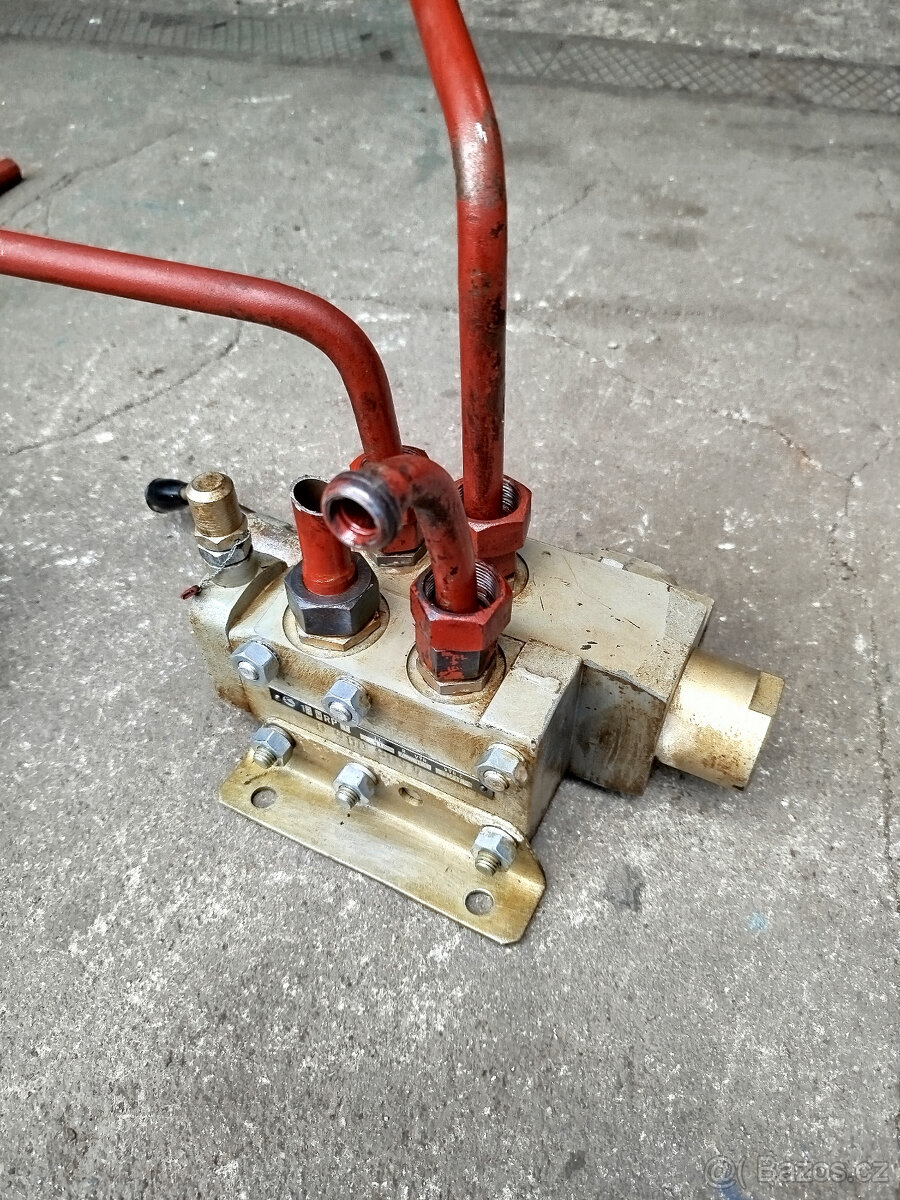 hydraulické filtry a rozvaděč - 6