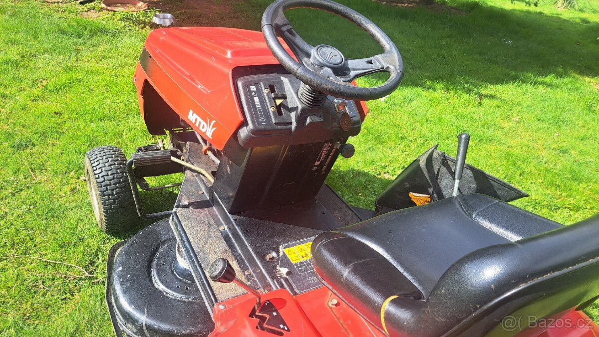 Zahradní traktor ( traktůrek ) MTD - 6