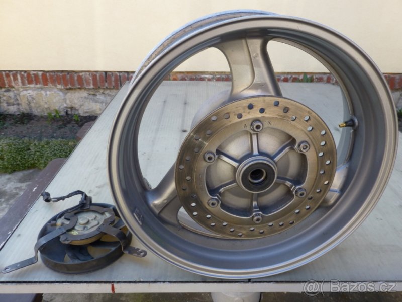 CBR 1100 XX ročník 2002 - použitelné díly a doklady - 6