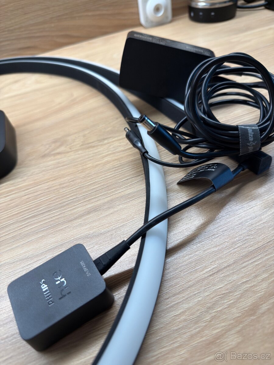 Philips Hue Sync Box + Philips Hue Gradient lightstrip 65" - 6