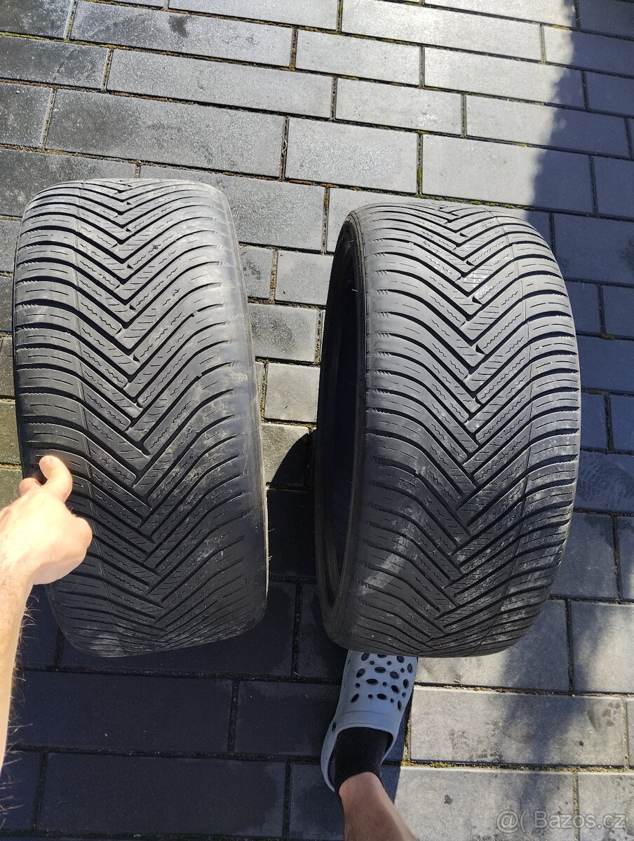 Celoroční pneu Hankook 235/35 r19 - 6