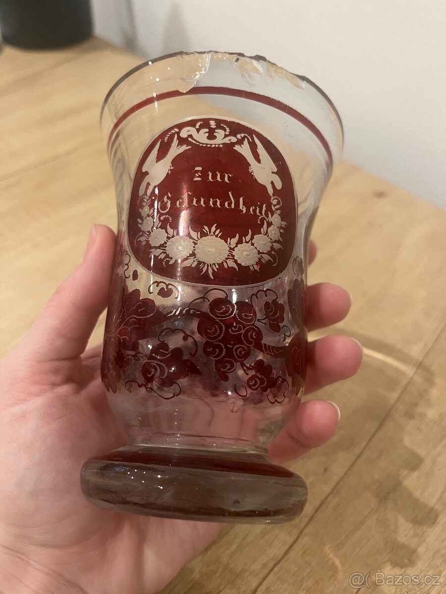 Rubínová sklenice s nápisem,ke zbroušení. - 6