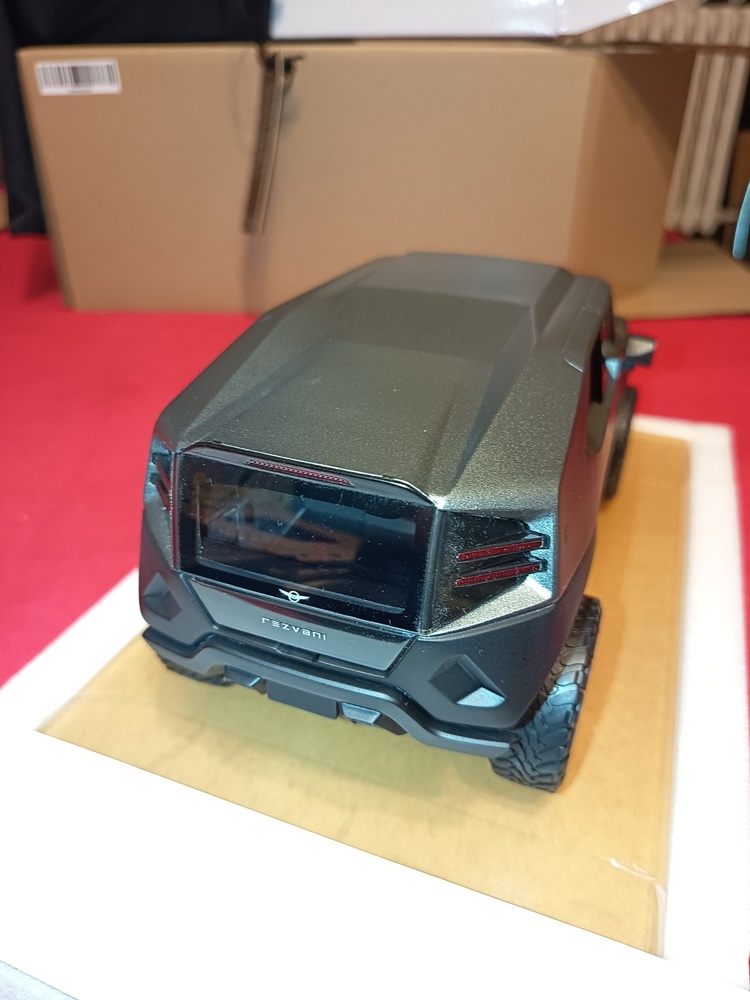 REZVANI TANK 1/18 DNA COLLECTIBLES - 6