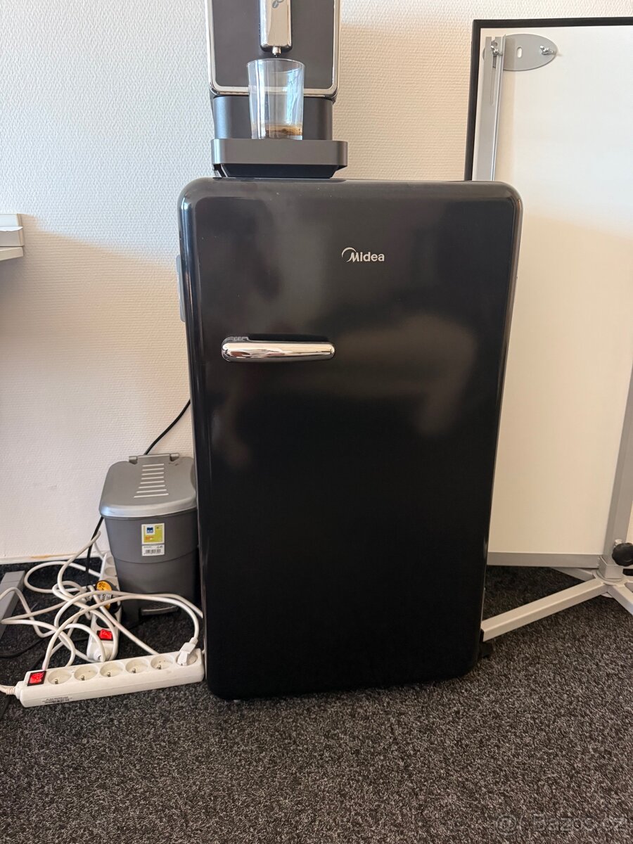 Prodám lednici Midea - 6