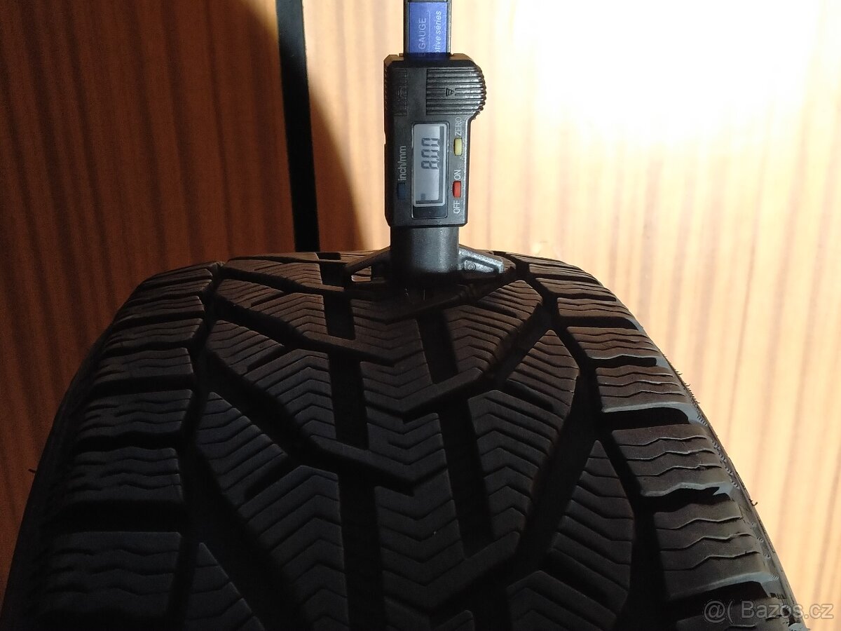 Zimní pneumatiky 225/45 94V R17, vzorek 2x 8mm Dot 0324 - 6
