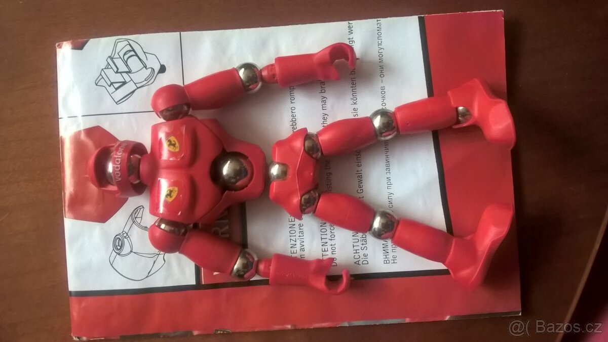 vesta Ferrari vel. 116 + magnetický panáček - 6