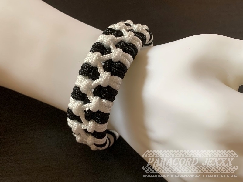 Paracord náramek (20 cm) black - white - 6