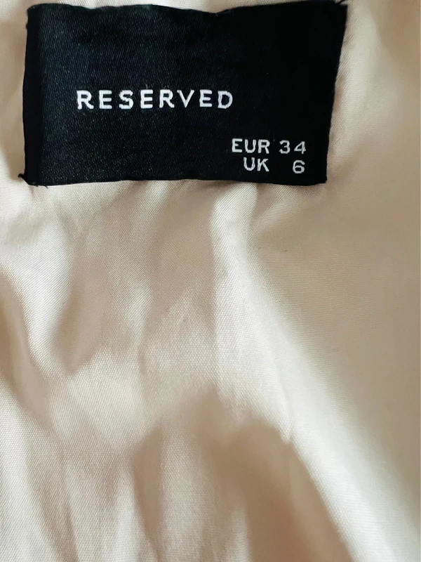 Reserved krásná luxusní moderní bunda s velkou kapucí - 6