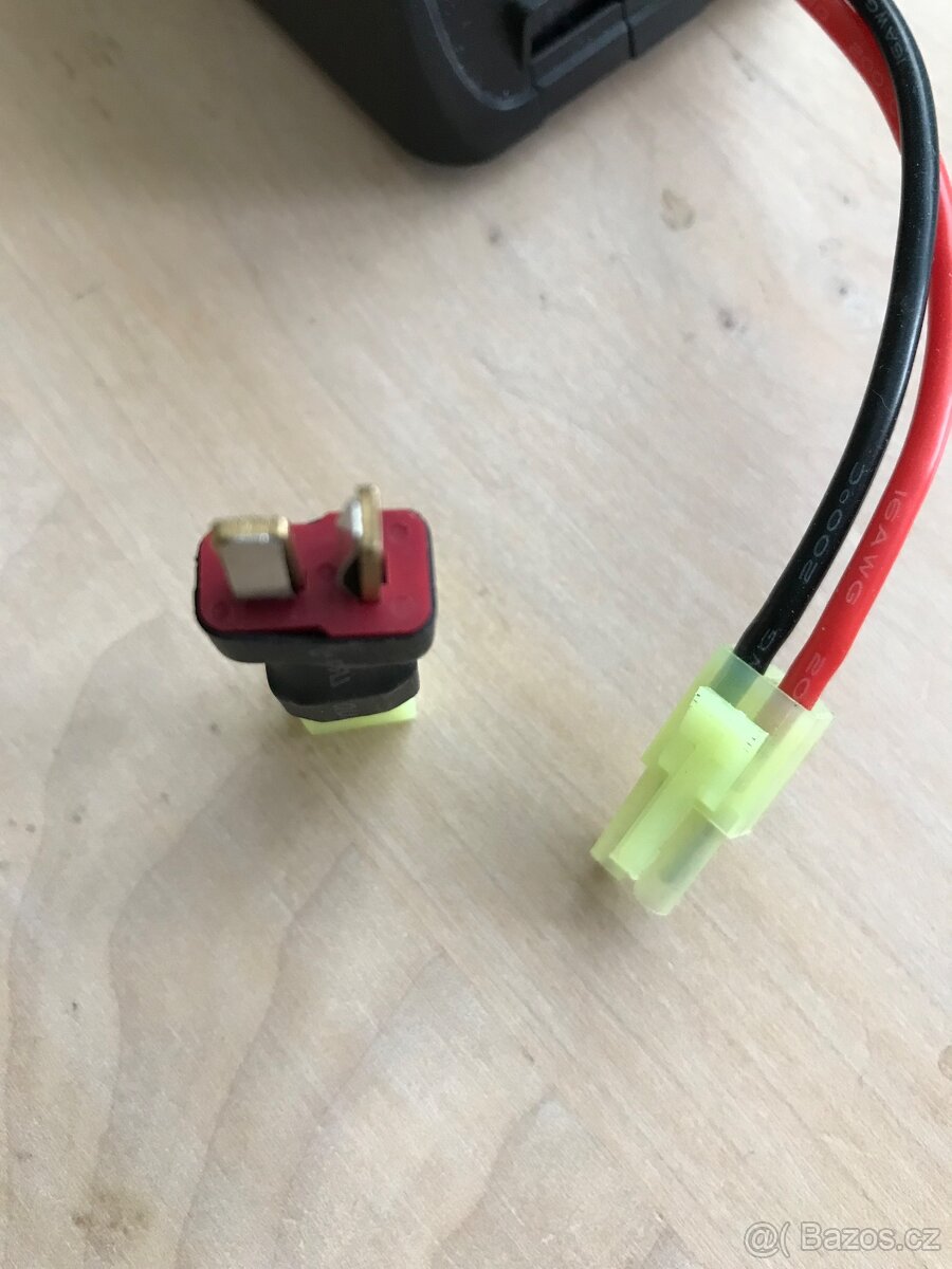 NABÍJEČ NiMH BATERIÍ MH-8S - 6