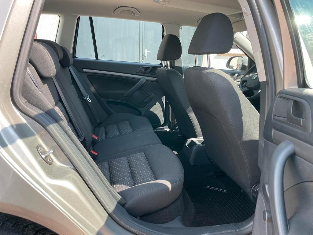 BOLT TAXI UBER AUTOPUJČOVNA - 6