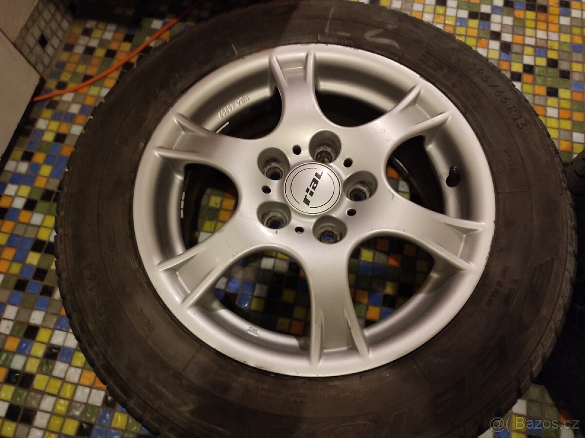 Alu kola 15" 5x114,3 + pneu - 6
