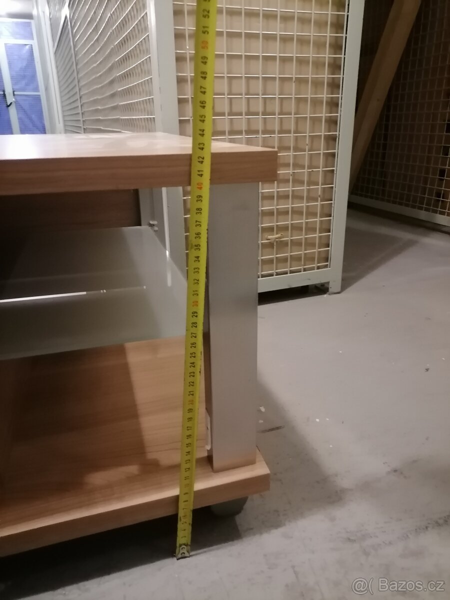 Konferenční stolek na kolečkách - 6