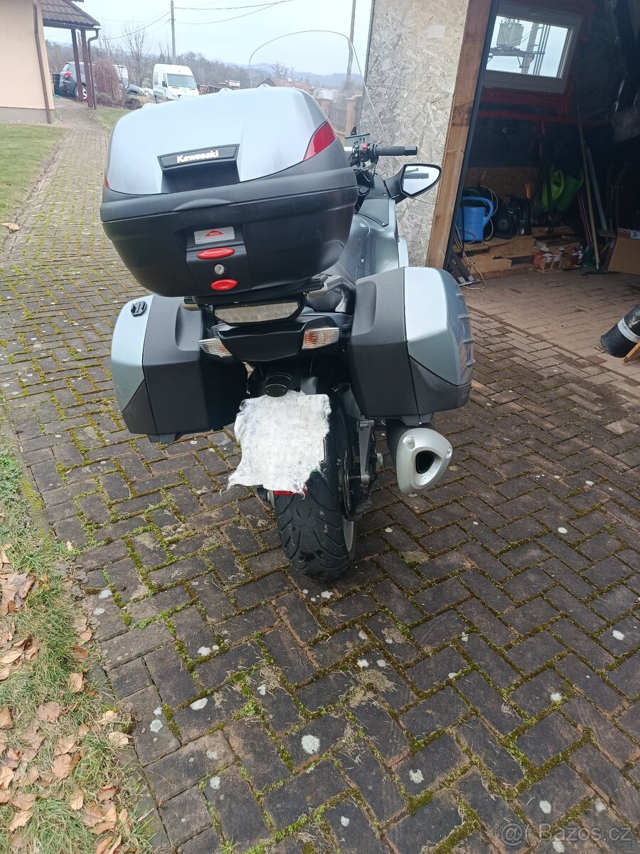 Kawasaki GTR 1400 - 6