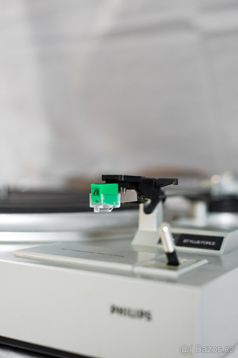 gramofon Philips F 711 - 6