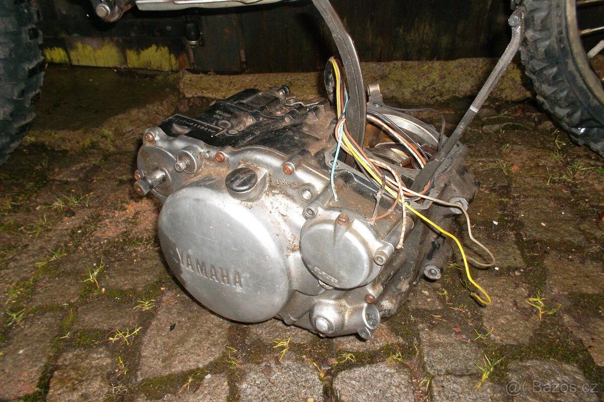 Yamaha XT 350 + díly - 6