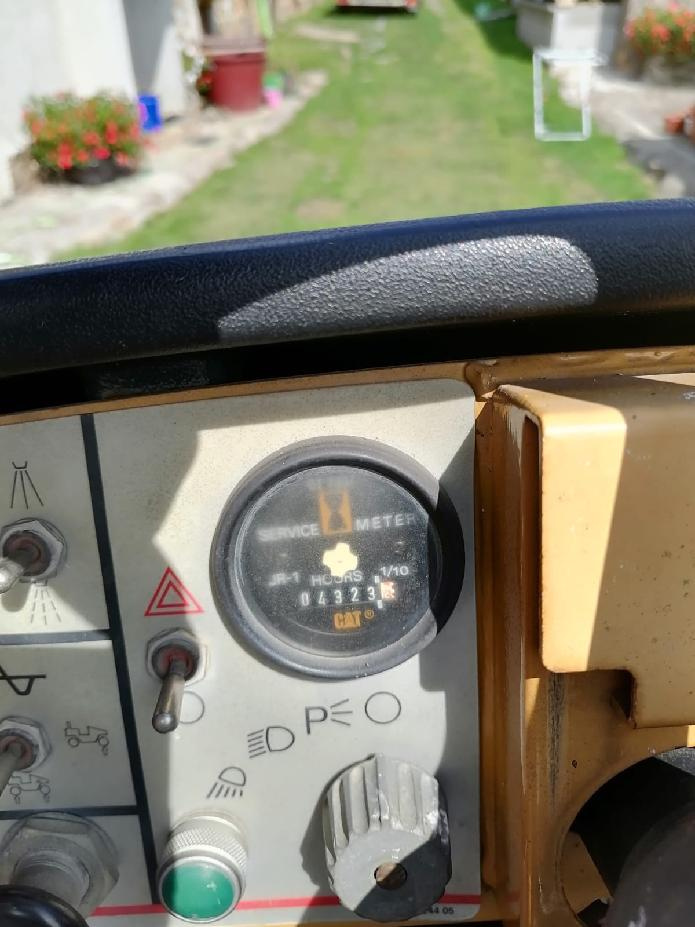 Valec CATERPILLAR - 6