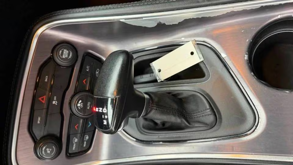 Dodge Challenger SXT - 6