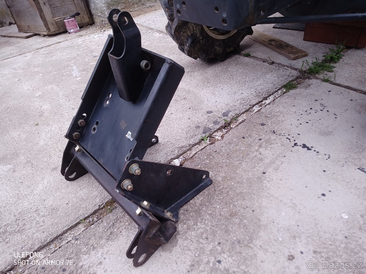 Přední hydraulika Kubota L1 - 6