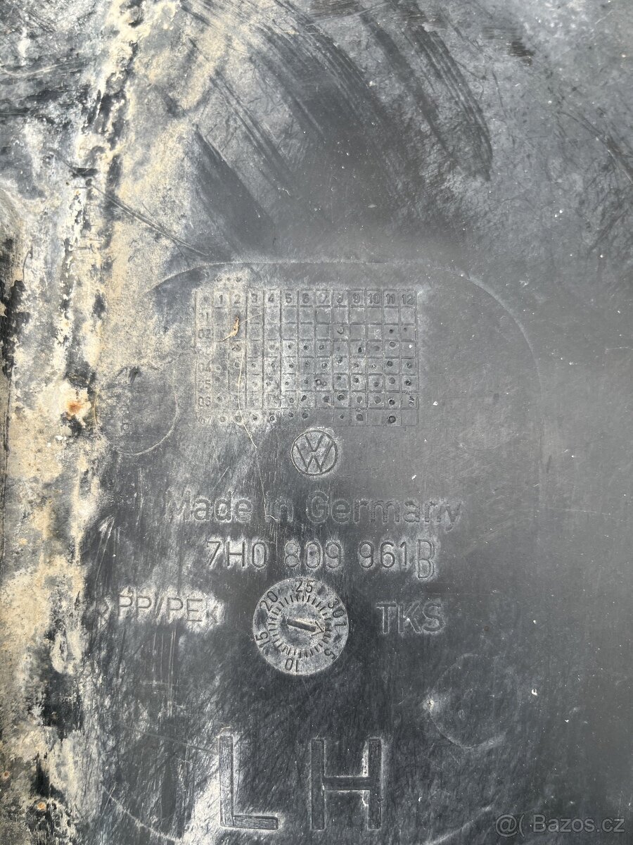 VW T5 plastové podběhy PŘEDNÍ L+P - 6