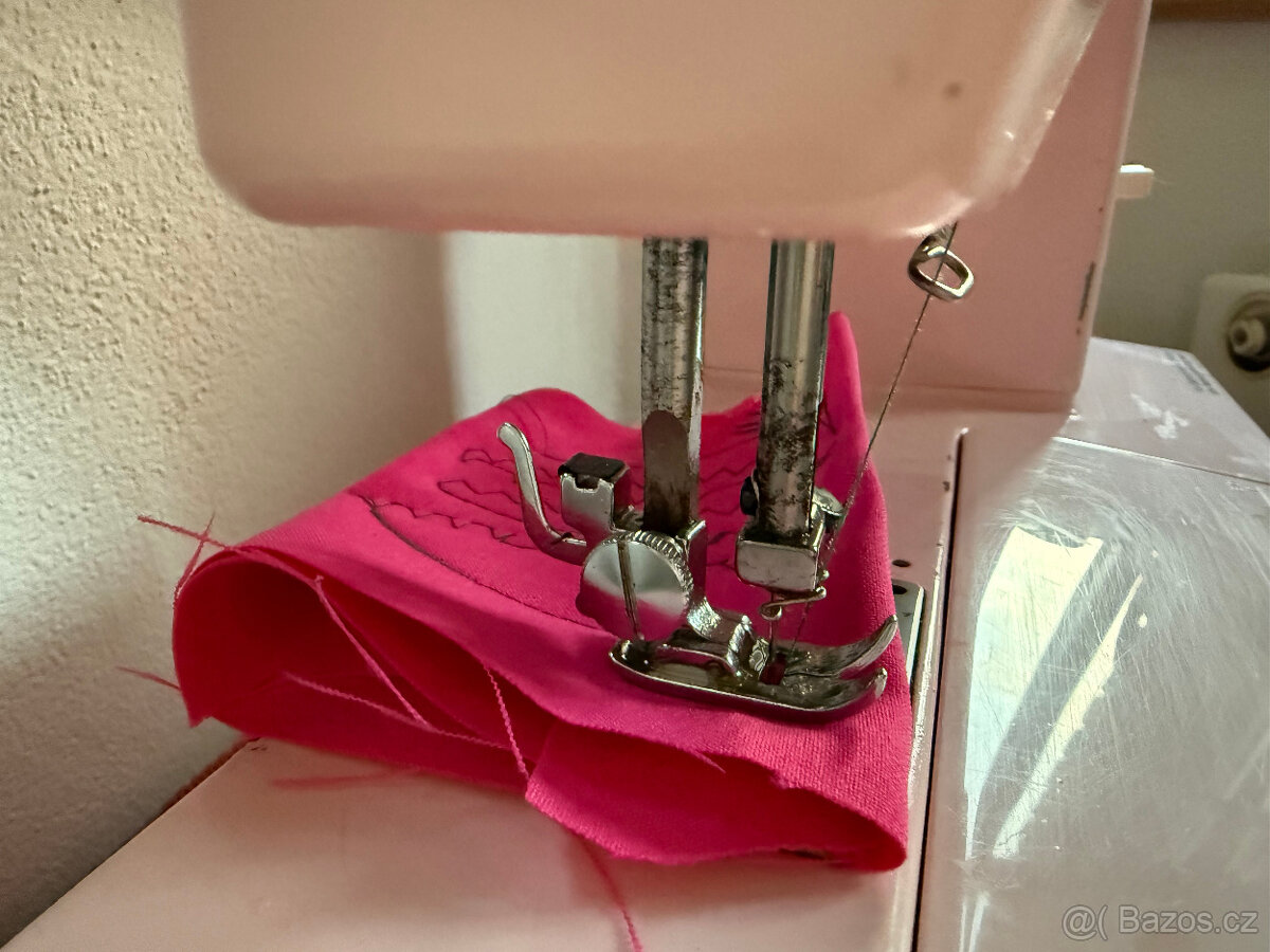 Růžový šicí stroj Privileg - 6