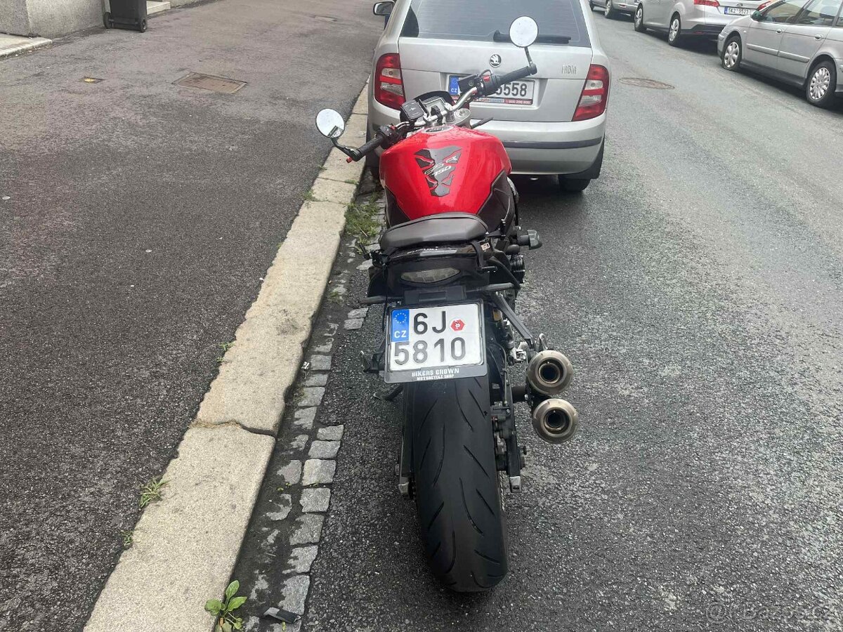 suzuki gsr 750 - 6