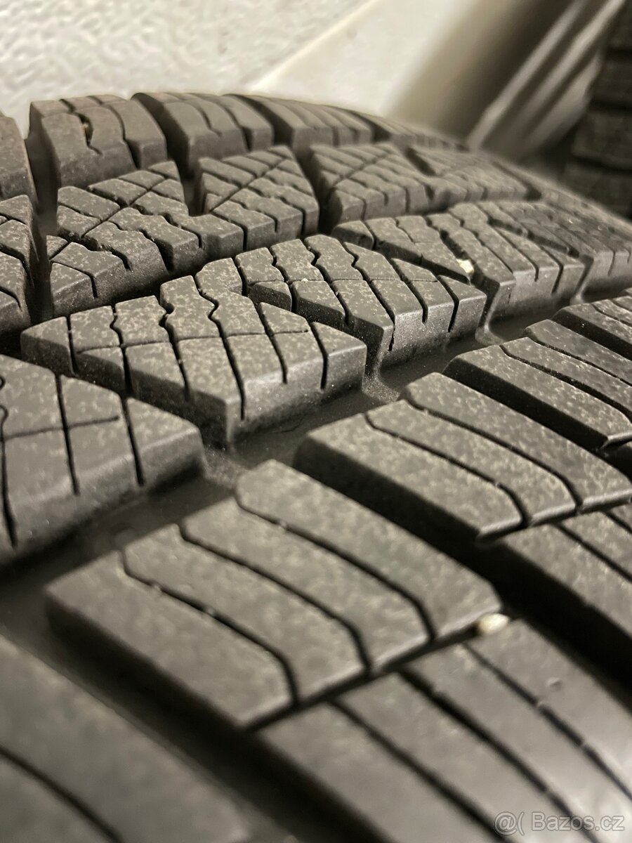 Zimní sada 15” plech disků 5x112 a ZÁNOVNÍ pneu 195/65 R15 - 6