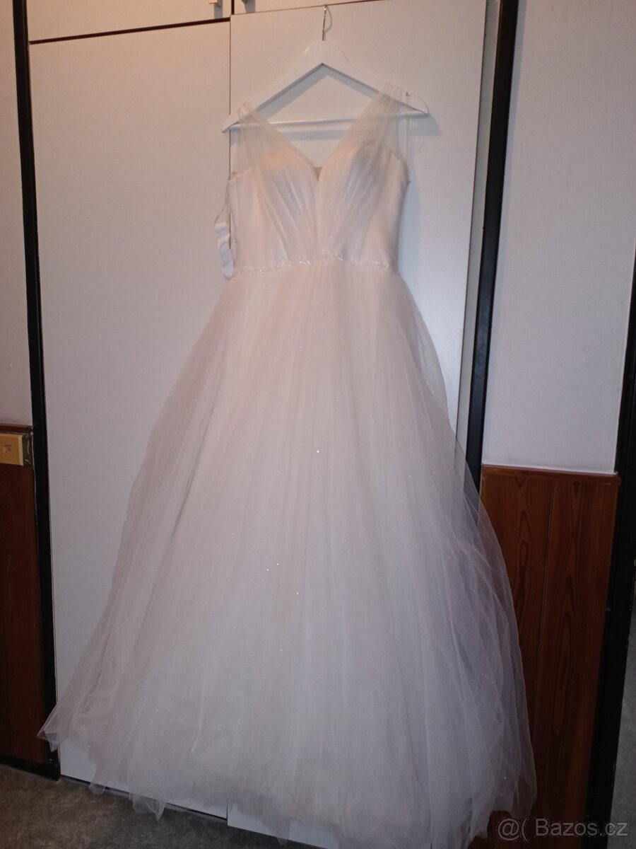 Svatební šaty - možnost výběru ze tří variant - 6