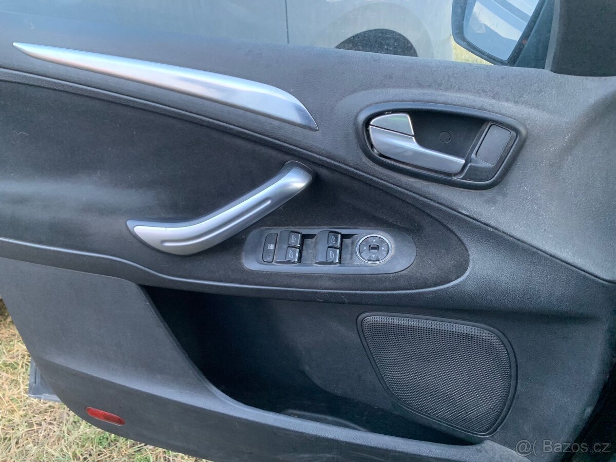 Prodám bouraný Ford s max - 6