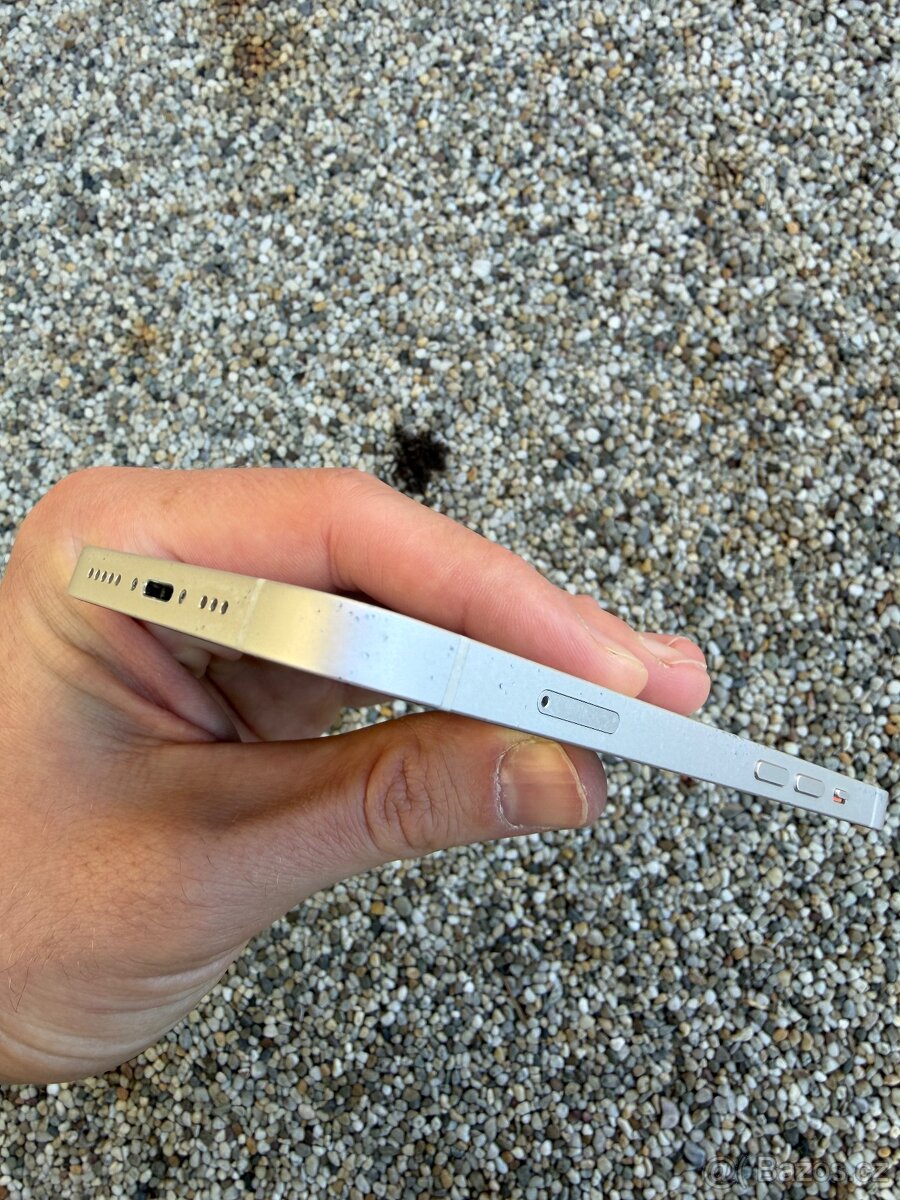 IPhone 13 - baterie 100% - 6