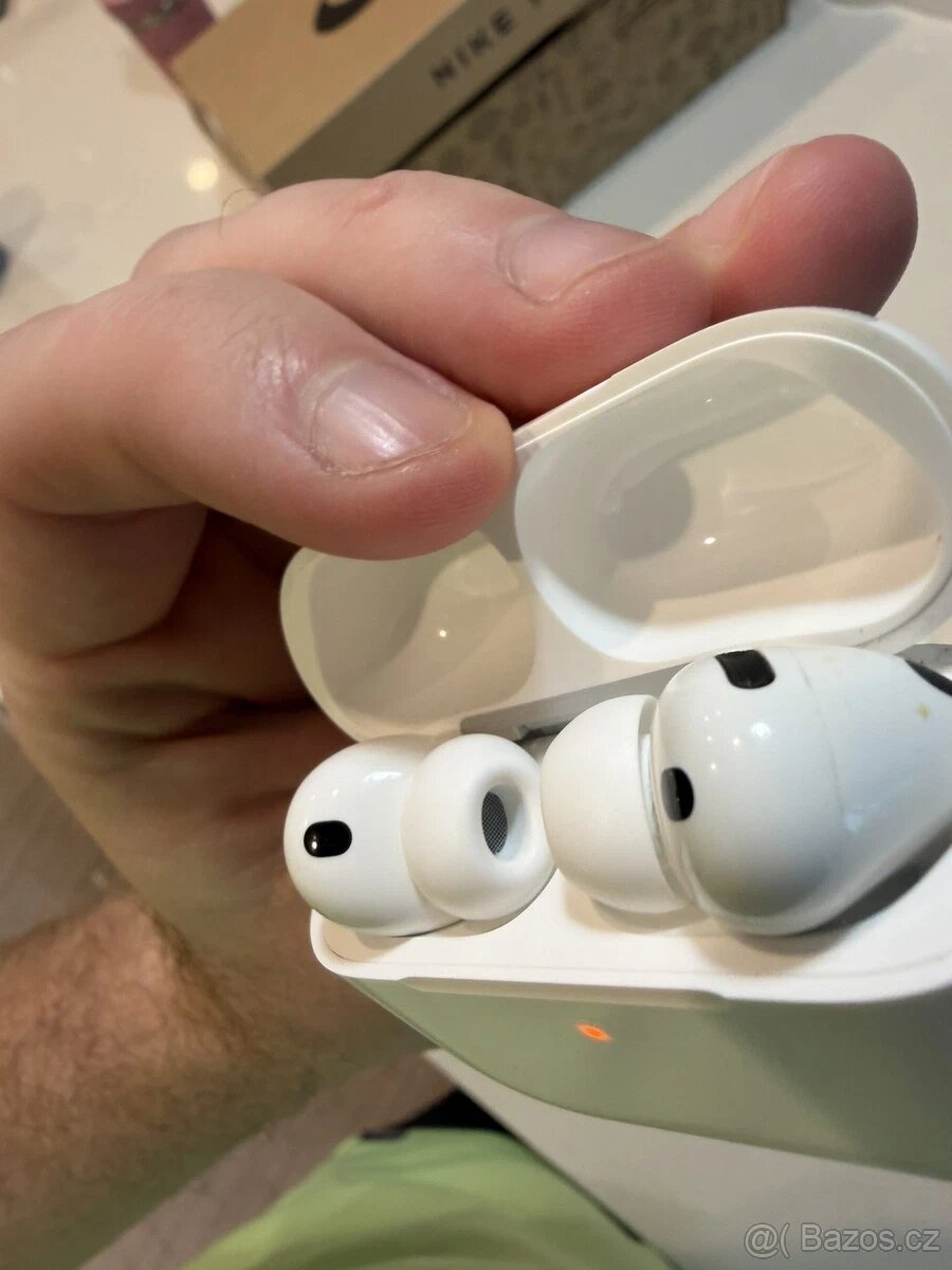 Nové, nepoužívané Apple AirPods Pro 3 - 6
