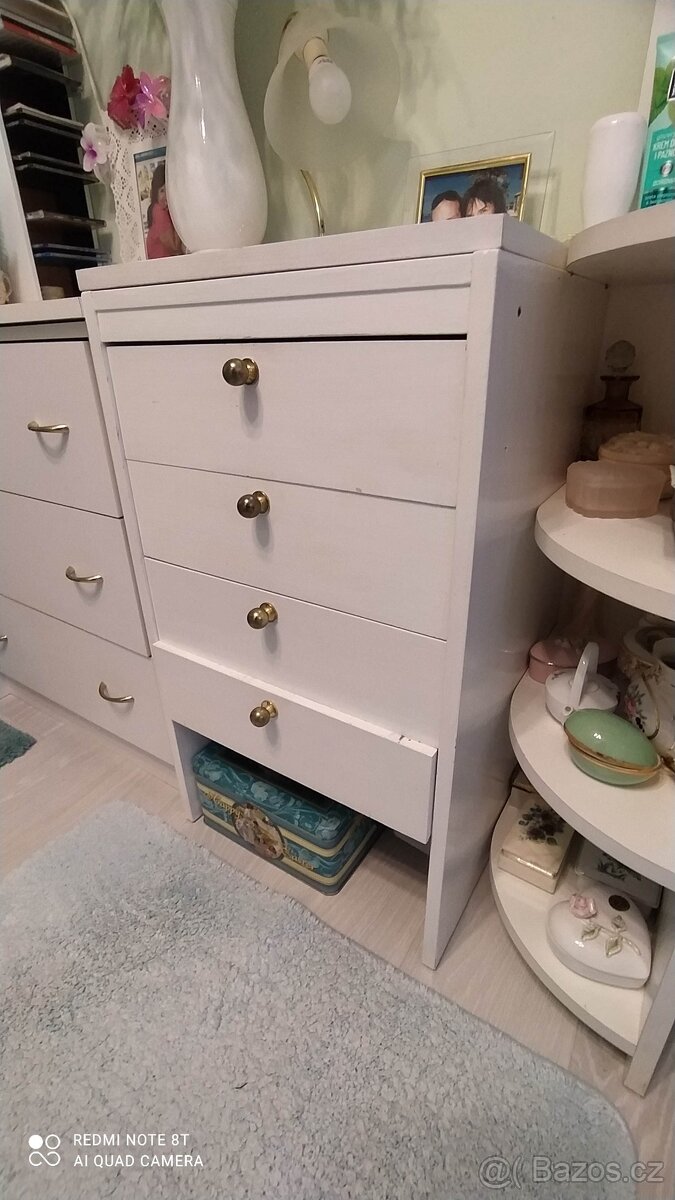Čtyři bílé zásuvkové komody - 6