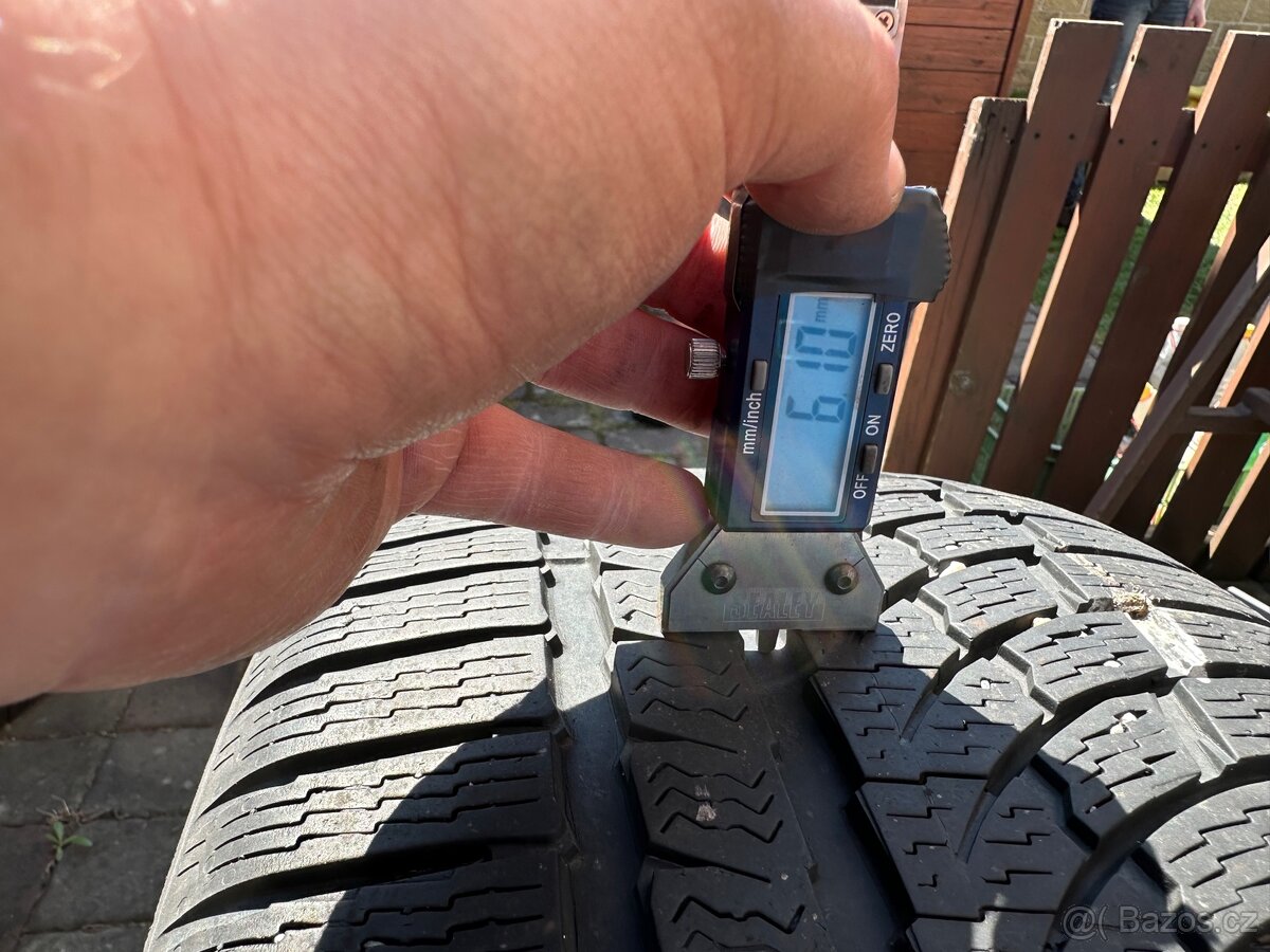 255/40 R19 Nokian WR A4 - 6