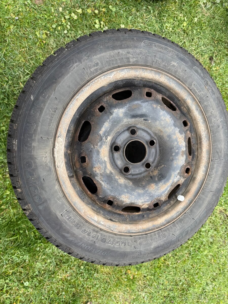 Prodám obuté Plecháče 165/70 R14 - 6