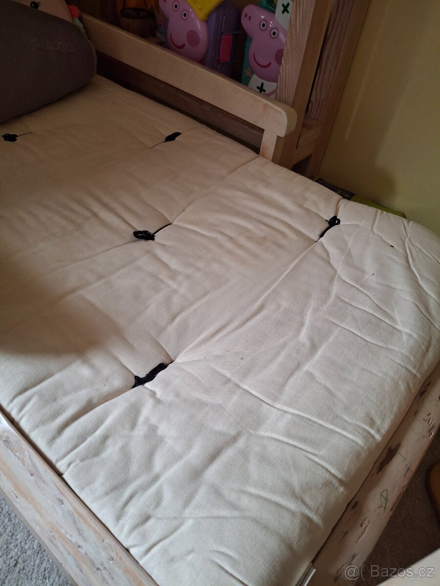 Masivní domečková postel - 6