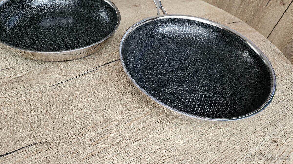 Seda dvou pánví David v kuchyni - 6