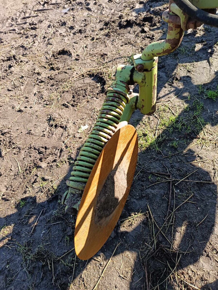 Sháním kotoučové krojidlo na Německý pluh Fortschritt B-201 - 6