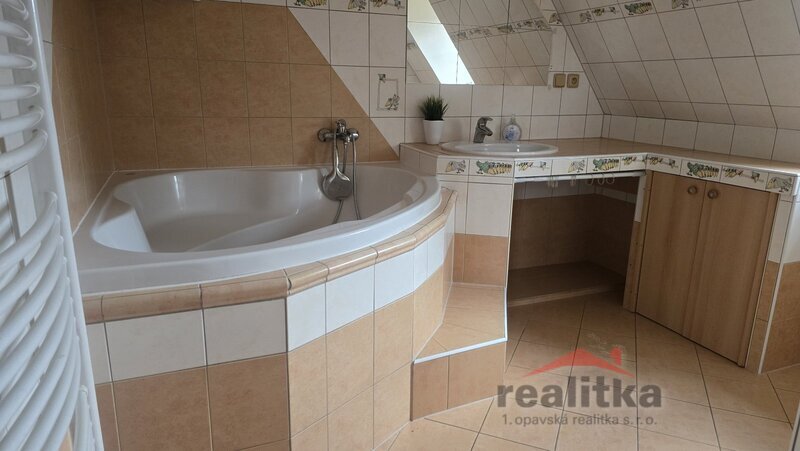 Pronájem bytu 3+kk 85m2, s terasou 15m2 a zahradou, Opava, u - 6