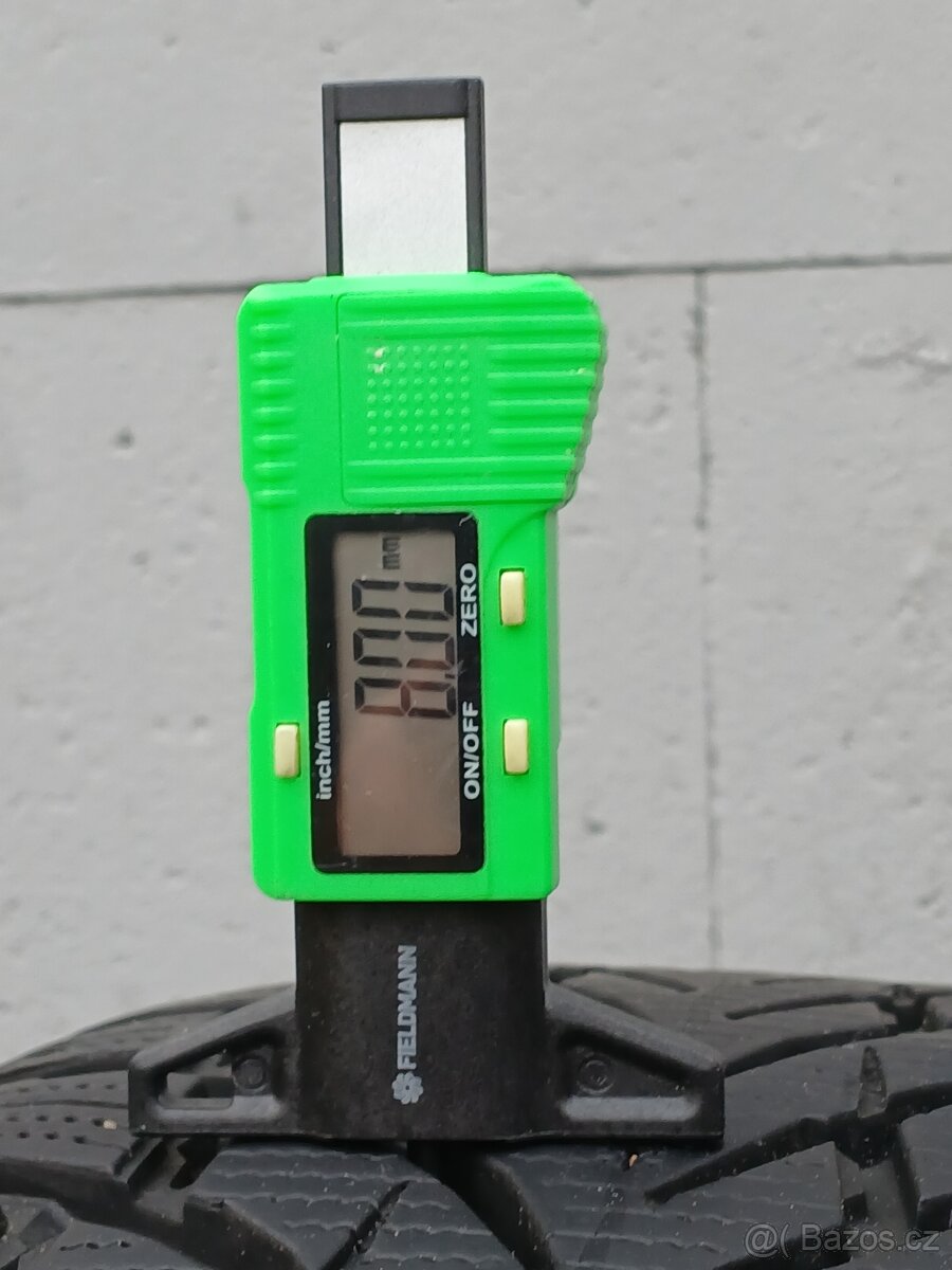 Pěkné zimní pneu Nokian 225/60/18 vzorek 8mm - 6