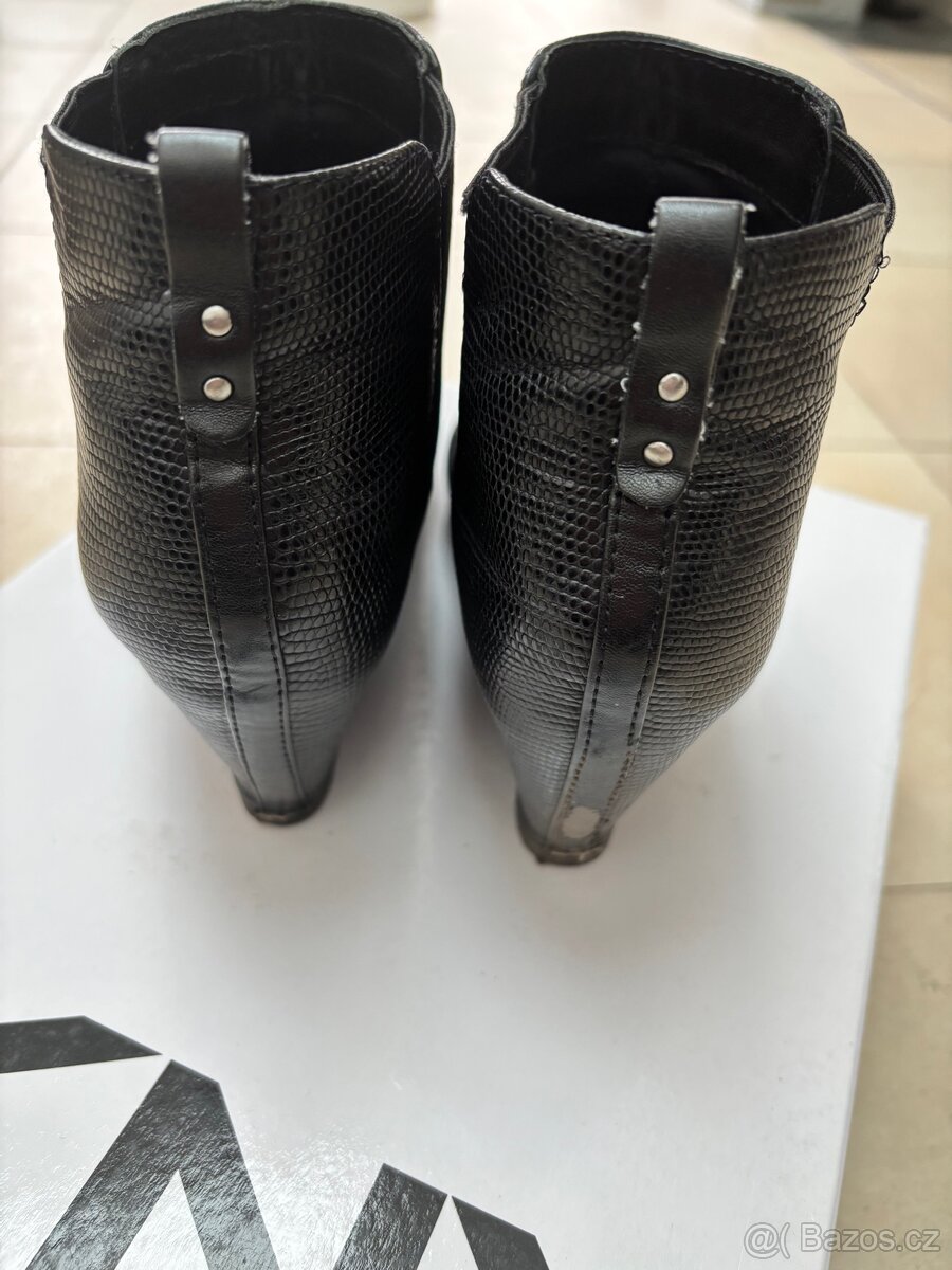 Dámské kotníčkové boty, DKNY vel.37,5, kožené - 6