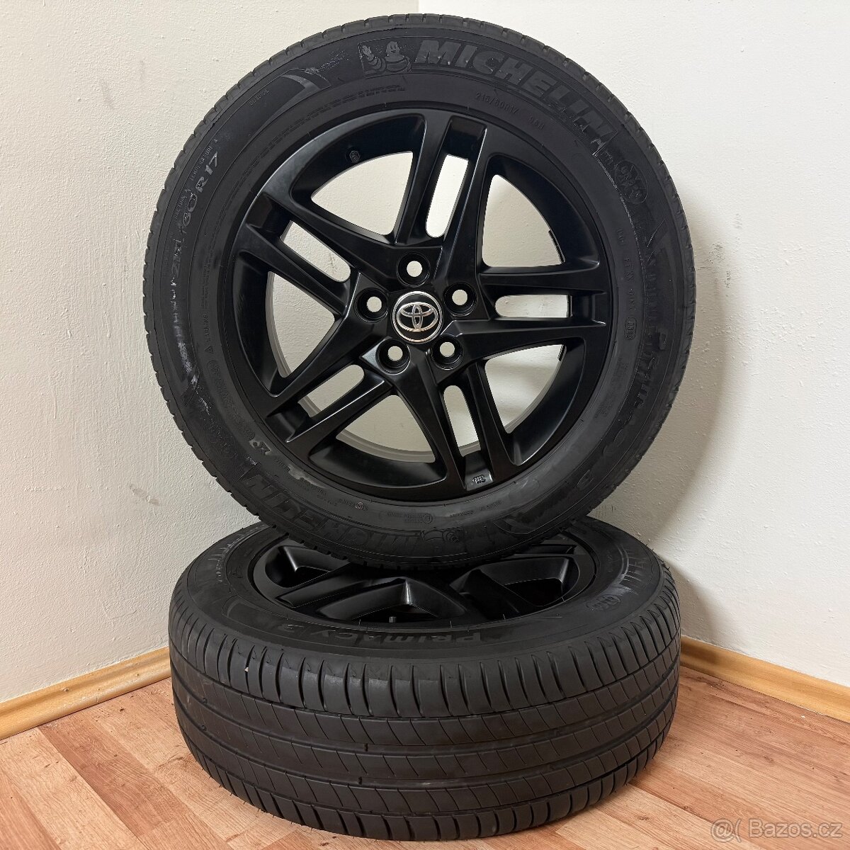TOYOTA CH-R 5x114,3 R17 ET45+LETNÍ 215/60R17 6mm - 6