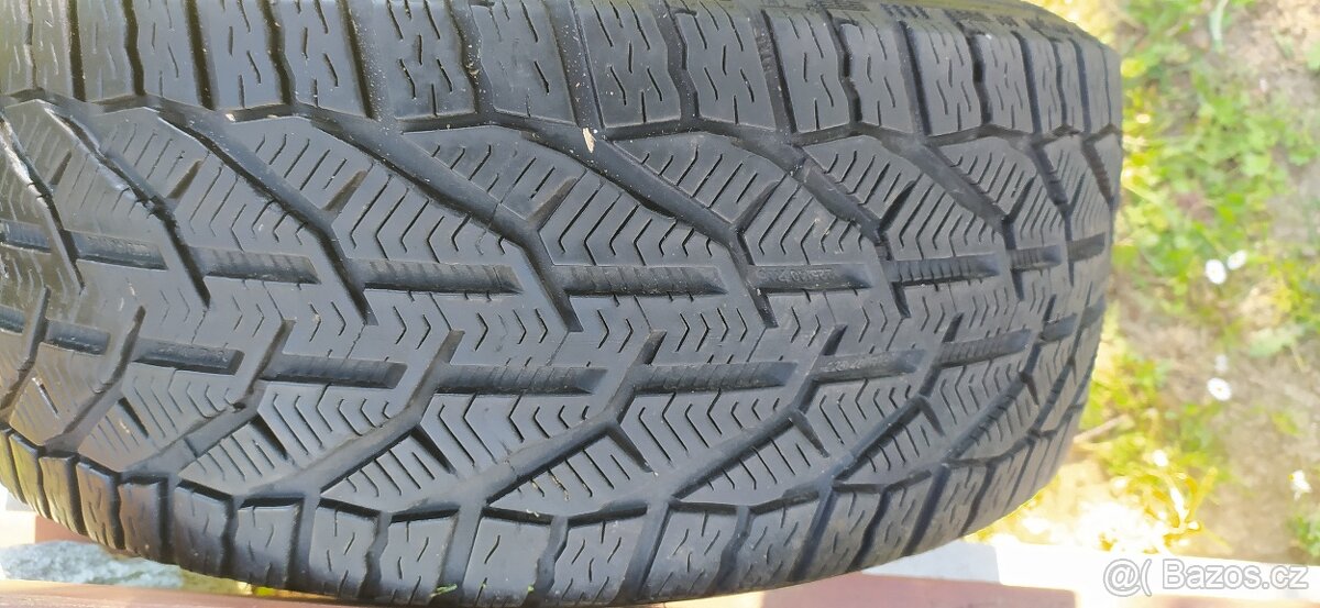 Prodám sadu zimních pneu 225/40-18 - 6